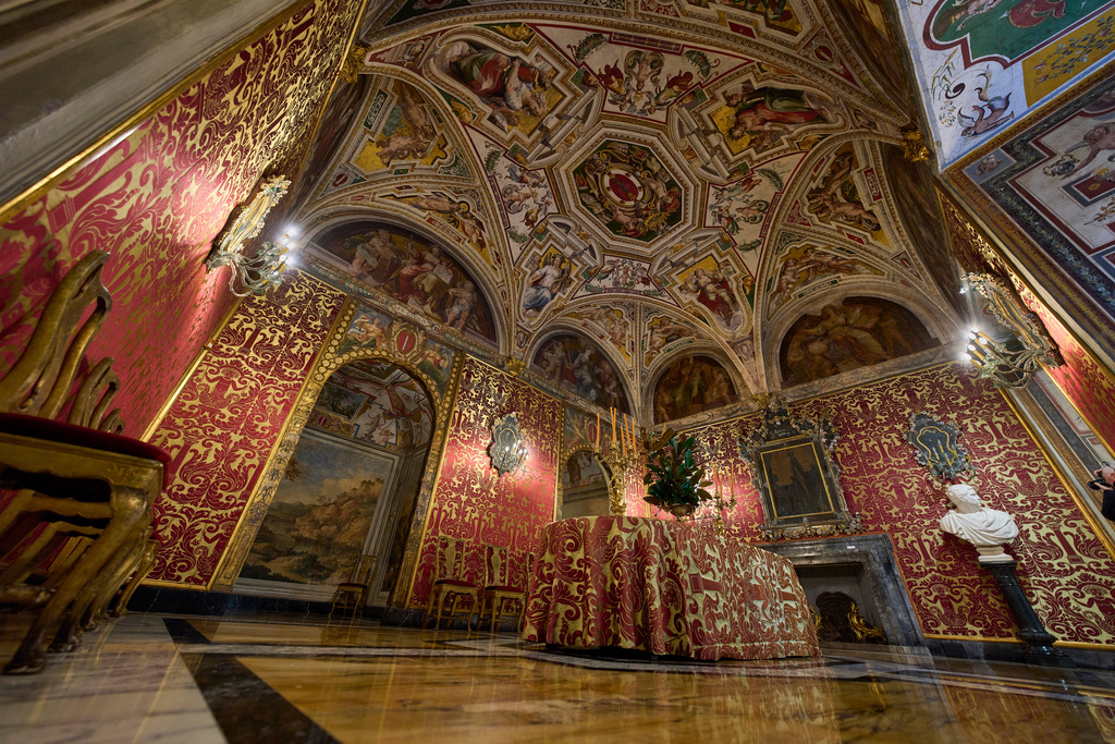A view of the prince's apartments at Palazzo Colonna, or the Colonna Palace, in Rome during a media tour, Friday, Nov. 7, 2025. (AP Photo/Domenico Stinellis)