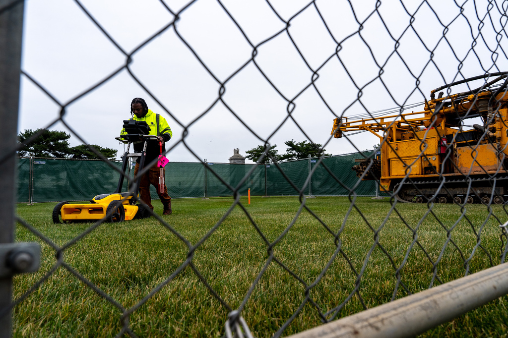 Workers survey the Memorial Circle, where President Donald Trump has proposed building an arch to commemorate the United States' 250th anniversary, Monday, May 11, 2026, in Washington. (AP Photo/Alex Brandon)