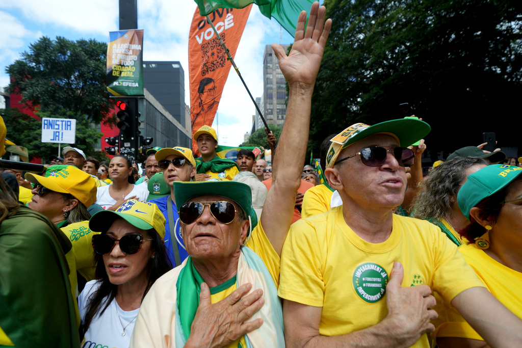 Supporters of former President Jair Bolsonaro take part in a protest against President Luiz Inacio Lula da Silva in Sao Paulo, Sunday, March 1, 2026. (AP Photo/Andre Penner)