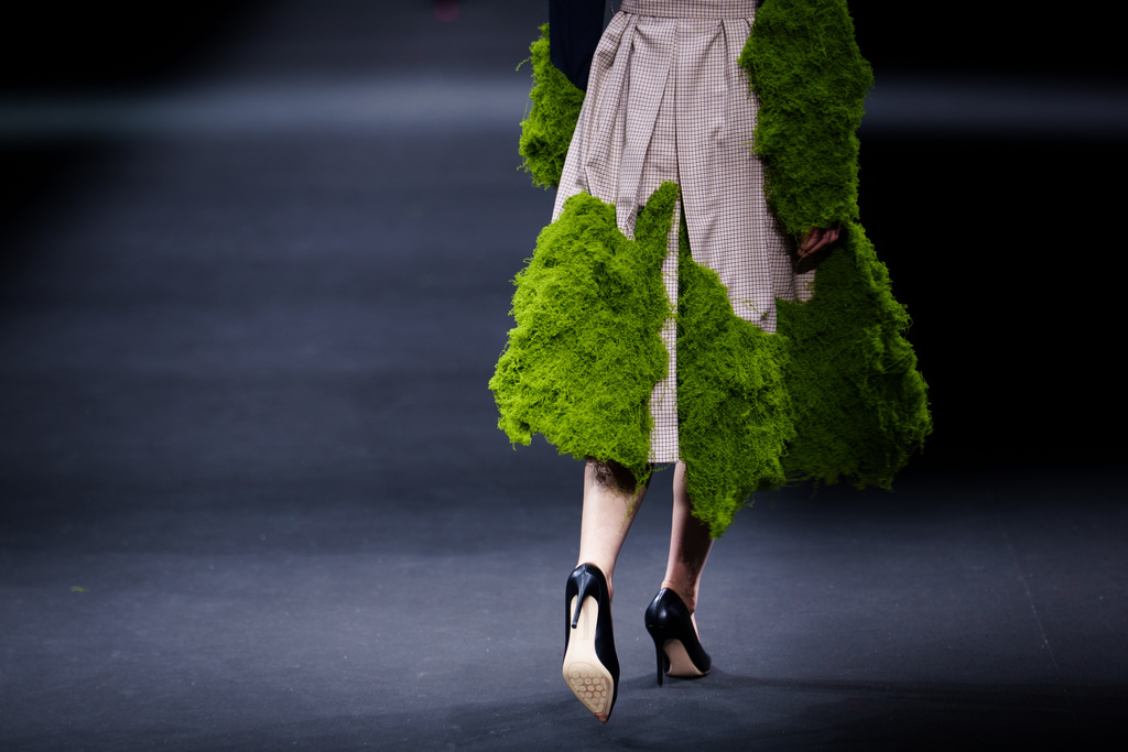 A model wears a creation by Shengze Silk during China Fashion Week (Spring) 2026 in Beijing, China, Tuesday, March 24, 2026. (AP Photo/Vincent Thian)