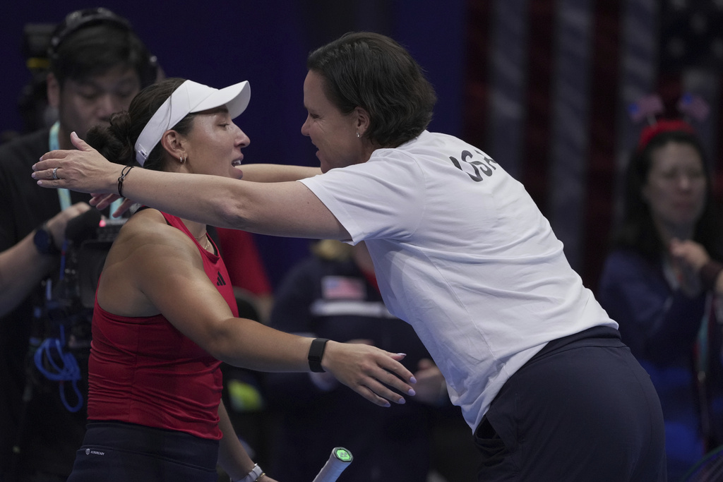 Jessica Pegula, of the United States celebrates with her team captain Lindsay Davenport after winning in the Billie Jean King Cup semifinals tennis match against defeating Katie Boulter, of Britain, at the Shenzhen Bay Sports Center Arena, in Shenzhen, China's Guangdong province, Saturday, Sept. 20, 2025. (AP Photo/Andy Wong)
