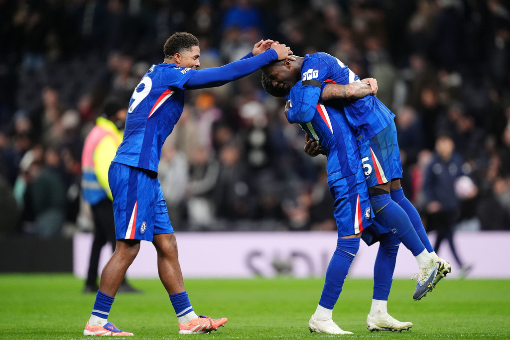 Chelsea's Moises Caicedo, right, Wesley Fofana, left, and Malo Gusto celebrate after the English Premier League soccer match between Tottenham Hotspur and Chelsea in London, Saturday, Nov. 1, 2025. (John Walton/PA via AP)