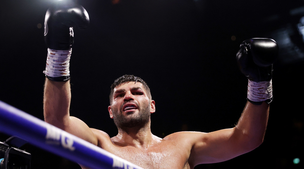 Boxer Filip Hrgovic celebrates defeating Moses Itauma in their vacant IBF world heavyweight title, Saturday, Aug. 29, 2026, in London. (Steven Paston/PA via AP)