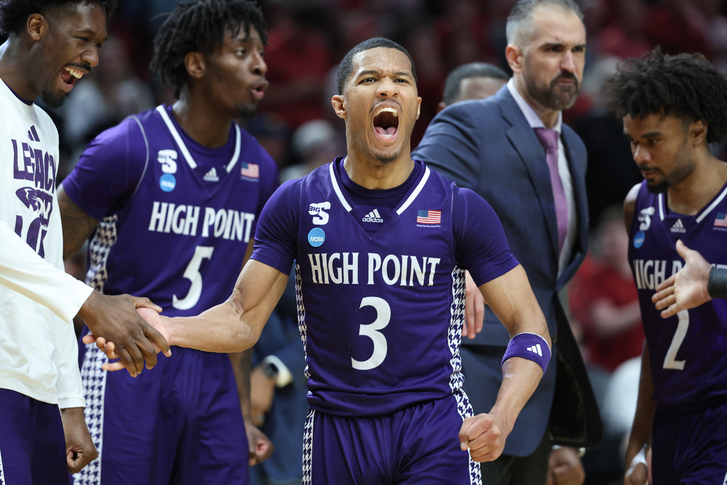 High Point guard Rob Martin (3) reacts during the first half in the second round of the NCAA college basketball tournament against Arkansas, Saturday, March 21, 2026, in Portland, Ore. (AP Photo/Craig Mitchelldyer)