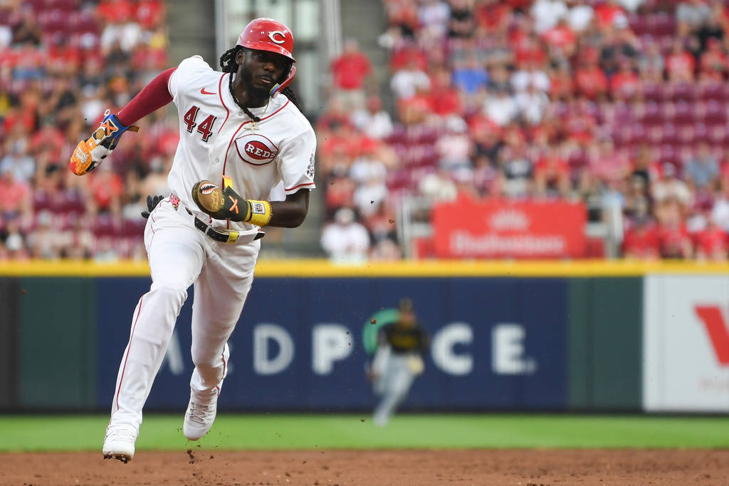 Cincinnati Reds' Elly de la Cruz rounds the bases after single by Sal Stewart during the third inning of a baseball game against the Pittsburgh Pirates on Thursday, July 30, 2026 in Cincinnati. (AP Photo/Tanner Pearson)