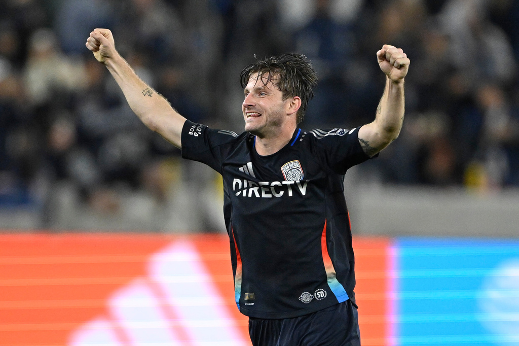 San Diego FC midfielder Anders Dreyer (10) celebrates after San Diego FC beat Minnesota United in MLS soccer's Western Conference semifinal Monday, Nov. 24, 2025, in San Diego. (AP Photo/Denis Poroy)