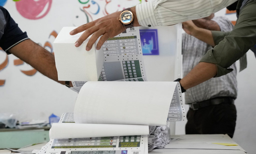 Election workers count ballots at the end of a special voting session ahead of Tuesday's parliamentary election in Baghdad, Iraq, Sunday, Nov. 9, 2025. (AP Photo/Hadi Mizban)