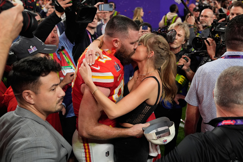 FILE - Kansas City Chiefs tight end Travis Kelce (87) kisses Taylor Swift after the Kansas City Chiefs defeated the San Francisco 49ers at the Super Bowl in Las Vegas on Feb. 11, 2024. (AP Photo/John Locher, File)
