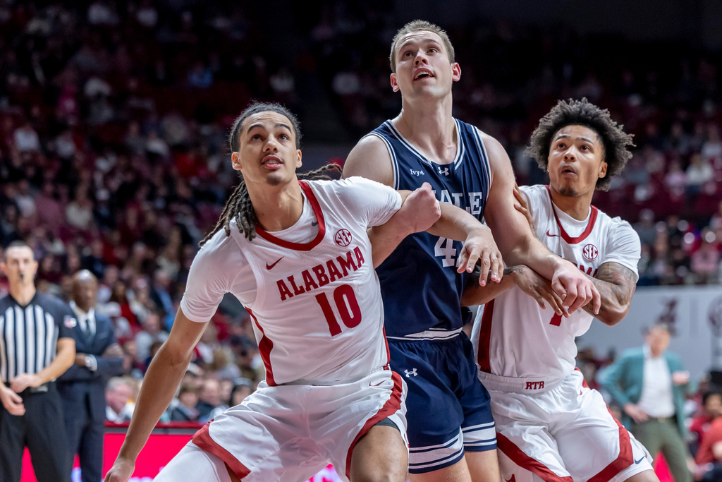 Alabama forward Keitenn Bristow (10) and guard Jalil Bethea, right, work against Yale forward Nick Townsend, center, during the second half of an NCAA college basketball game Monday, Dec. 29, 2025, in Tuscaloosa, Ala. (AP Photo/Vasha Hunt)