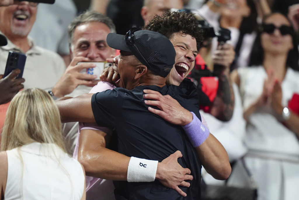 Ben Shelton, center right, of the United States, celebrates after his win over Karen Khachanov, of Russia, with his father Bryan Shelton, center left, after the final match at the National Bank Open men's tennis tournament in Toronto, Thursday, Aug. 7, 2025. (Frank Gunn/The Canadian Press via AP)