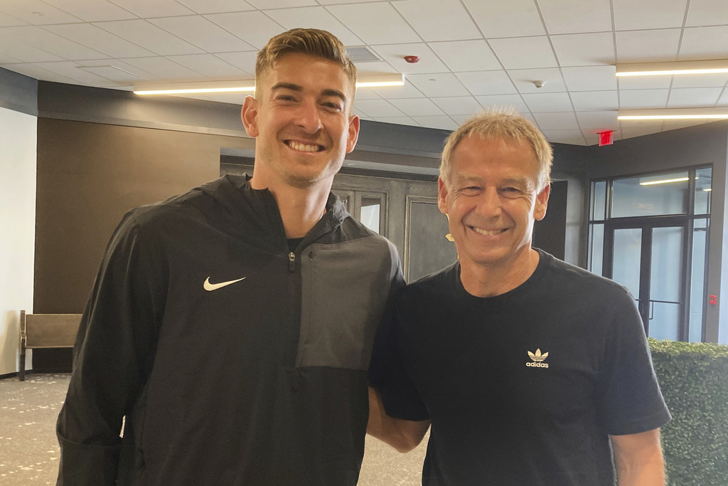 United States' men's national team soccer player Jonathan Klinsmann, left, and his father Juergen Klinsmann pose Friday, Sept. 5, 2025, in Morristown, N.J. (AP Photo/Ronald Blum)
