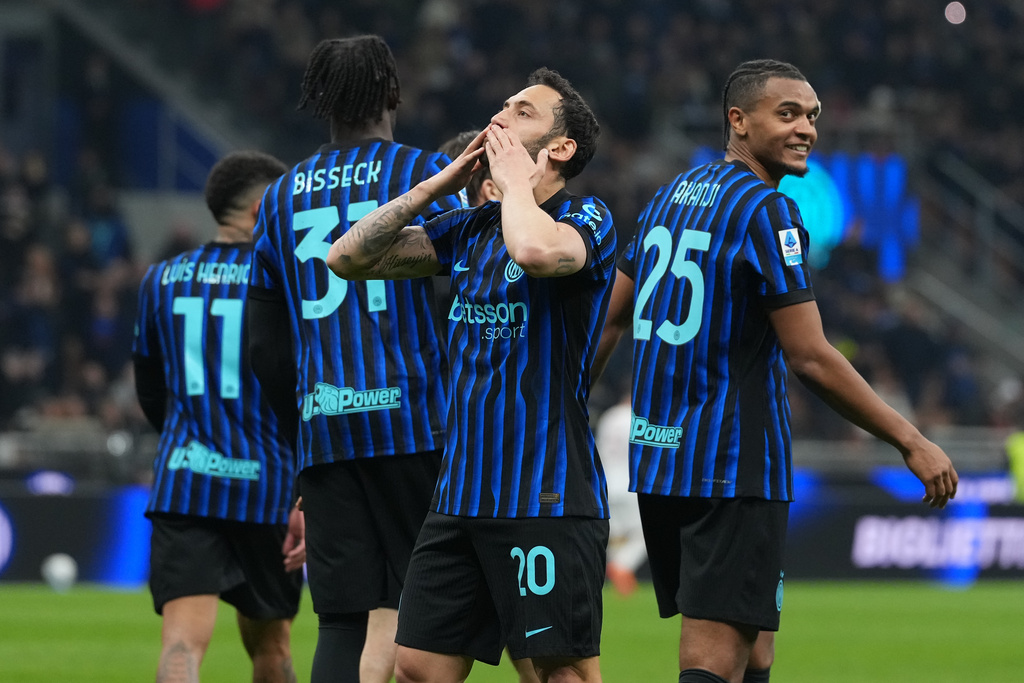 Inter Milan's Hakan Calhanoglu celebrates scoring his side's 2nd goal from the penalty spot during the Serie A soccer match between Inter Milan and Genoa in Milan, Italy, Saturday, Feb. 28, 2026. (AP Photo/Antonio Calanni)