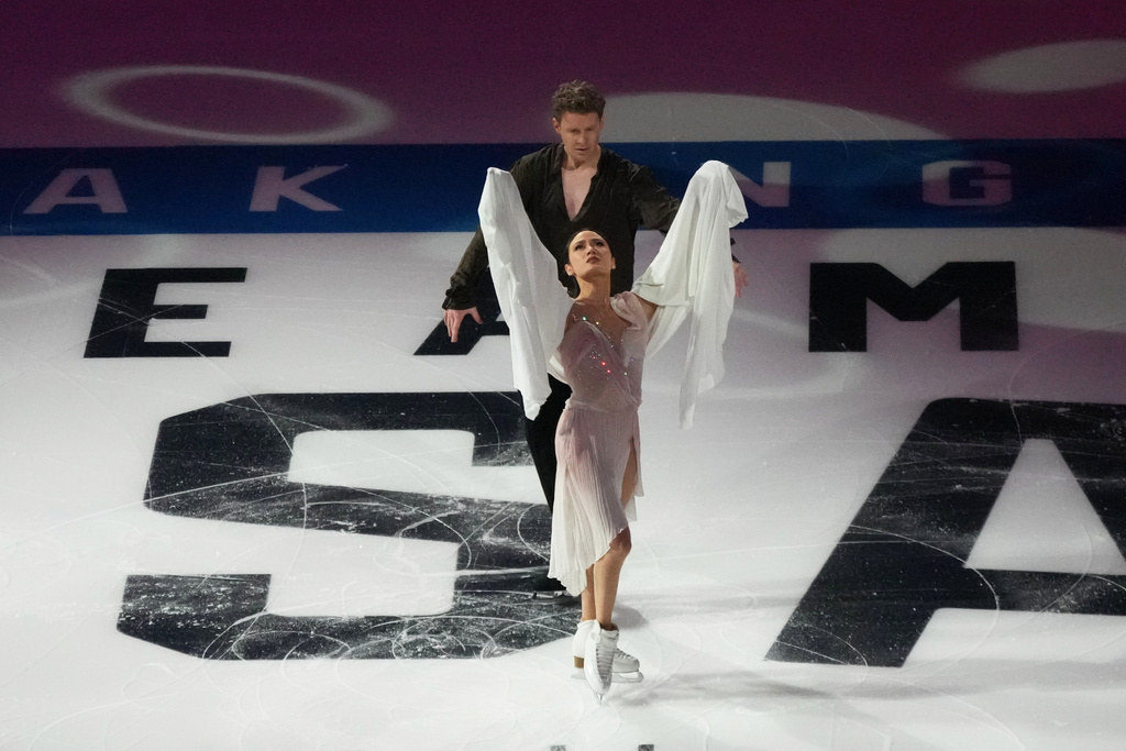 Madison Chock and Evan Bates skate during the "Making Team USA" performance at the U.S. Figure Skating Championships, Sunday, Jan. 11, 2026, in St. Louis. (AP Photo/Jeff Roberson)