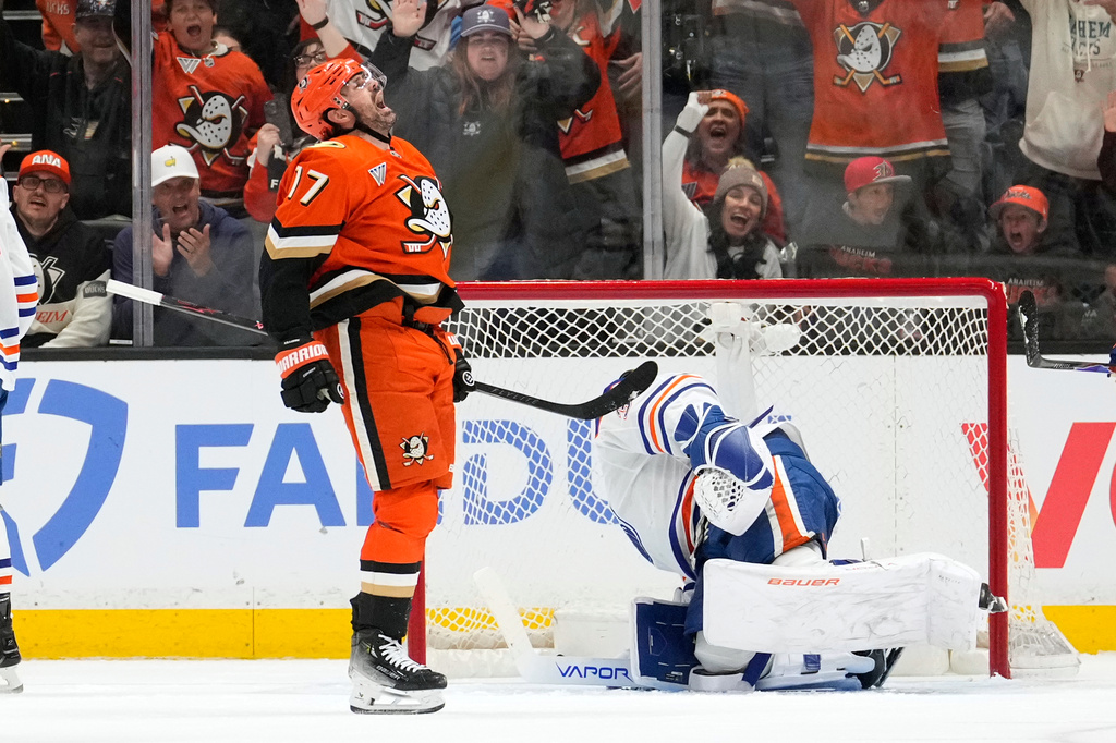 Anaheim Ducks left wing Alex Killorn, left, celebrates his goal as Edmonton Oilers goaltender Connor Ingram sits in goal during the second period of Game 3 in the first round of the NHL hockey Stanley Cup playoffs series Friday, April 24, 2026, in Anaheim, Calif. (AP Photo/Mark J. Terrill)
