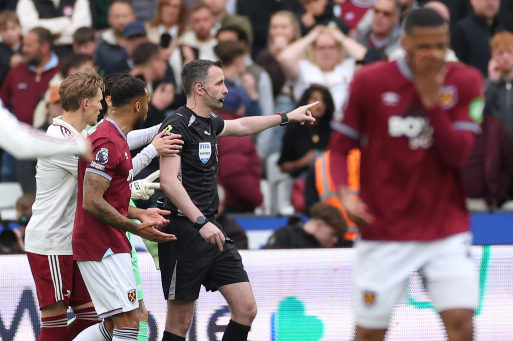 Players appeal to referee Chris Kavanagh after he disallowed a goal by West Ham's Callum Wilson during the Premier League soccer match between West Ham and Arsenal in London, Sunday, May 10, 2026. (AP Photo/Ian Walton)