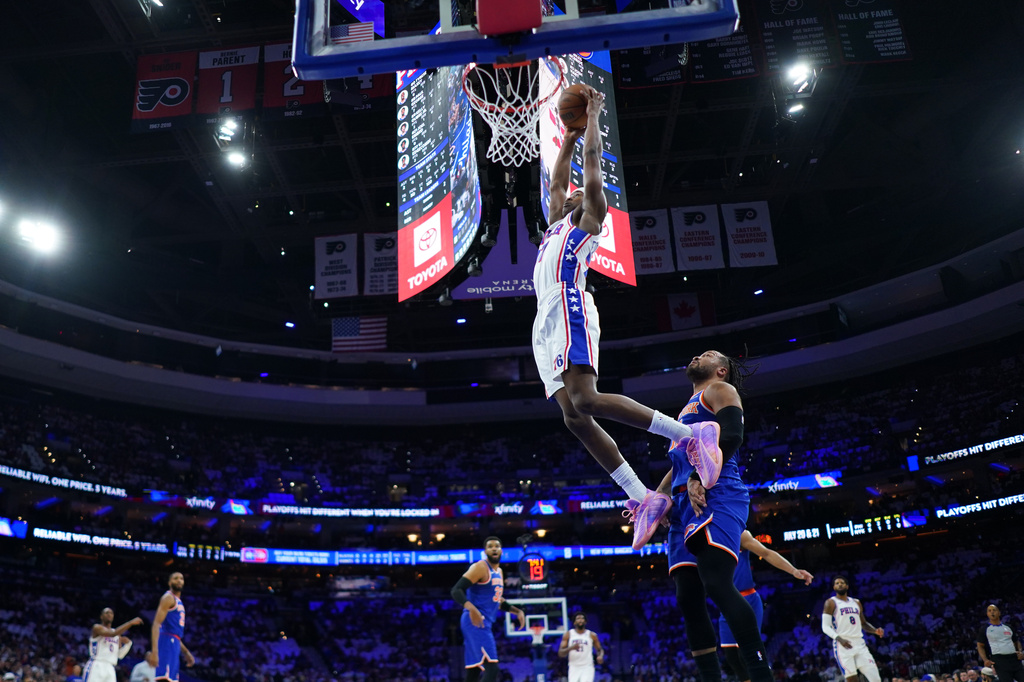 Philadelphia 76ers' Vj Edgecombe, left, goes up for a dunk past New York Knicks' Jalen Brunson during the first half of Game 3 in a second-round NBA basketball playoff series Friday, May 8, 2026, in Philadelphia. (AP Photo/Matt Slocum)