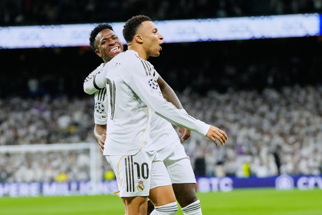 Real Madrid's Kylian Mbappe celebrates with Vinicius Junior the opening goal during the Champions League opening phase soccer match between Real Madrid and Monaco in Madrid on Tuesday, Jan. 20, 2026. (AP Photo/Jose Breton)