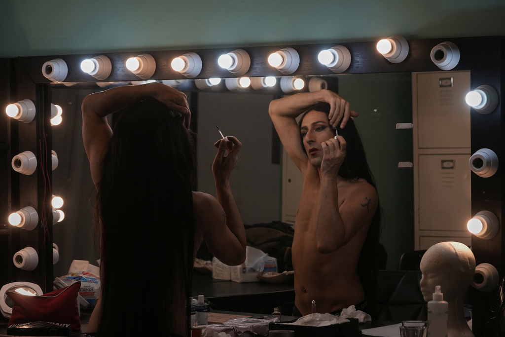 Alexandre Paulikevitch applies makeup backstage before performing at a theatre in Beirut, Lebanon, Thursday, Sept. 11, 2025. (AP Photo/Hussein Malla)