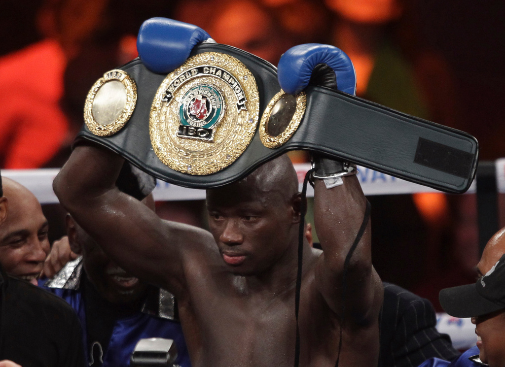 FILE - American Antonio Tarver shows off his new IBO cruiserweight belt after he defeated champion Danny Green, of Australia, at the Entertainment Center in Sydney, Australia, Wednesday, July 20, 2011. (AP Photo/Rob Griffith, File)