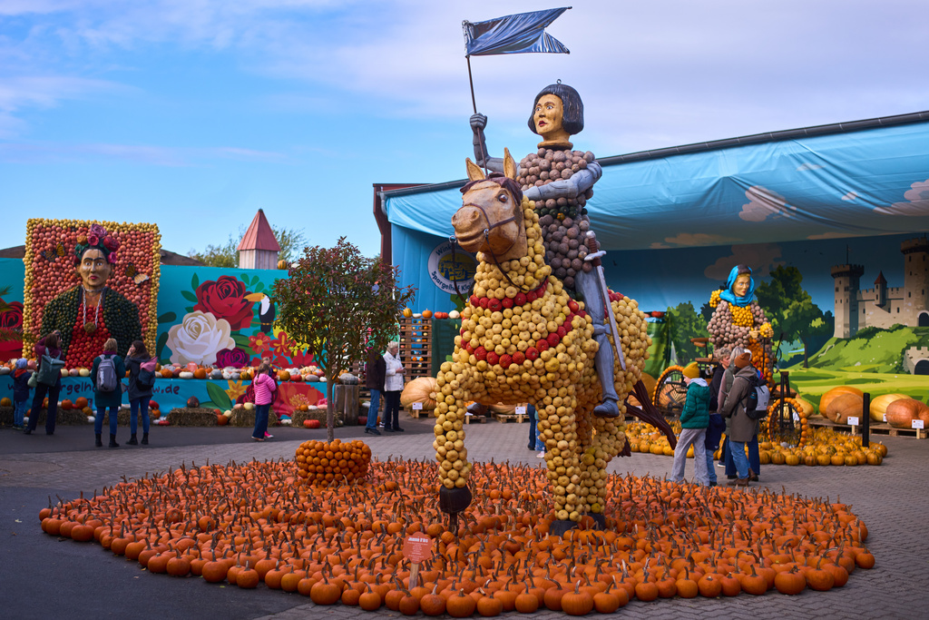 A pumpkin sculpture depicting Joan of Arc, the patron saint of France, is displayed at Klaistow farm’s annual pumpkin festival, which this year celebrates “powerful women,” in Beelitz near Berlin, Germany, Tuesday, Oct. 21, 2025. (AP Photo/Markus Schreiber)
