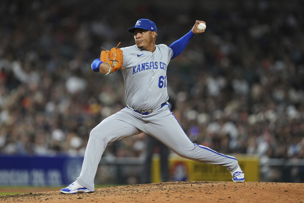 Kansas City Royals pitcher Angel Zerpa throws against the Detroit Tigers in the sixth inning during a baseball game Friday, Aug. 22, 2025, in Detroit. (AP Photo/Paul Sancya)