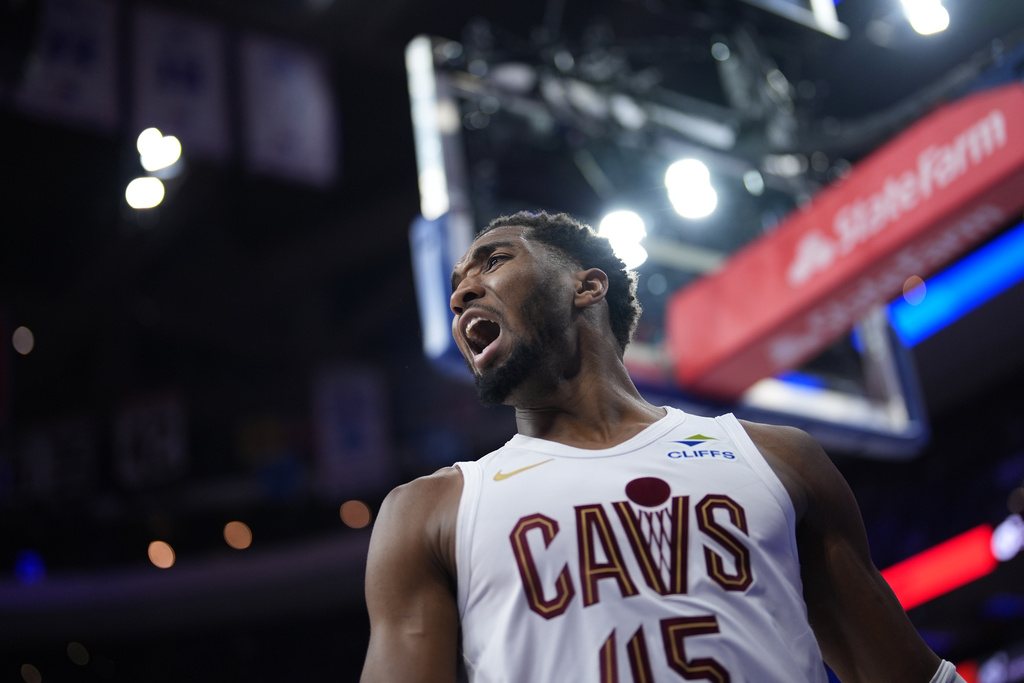 Cleveland Cavaliers' Donovan Mitchell reacts after a basket during the second half of an NBA basketball game against the Philadelphia 76ers Wednesday, Jan. 14, 2026, in Philadelphia. (AP Photo/Matt Slocum)