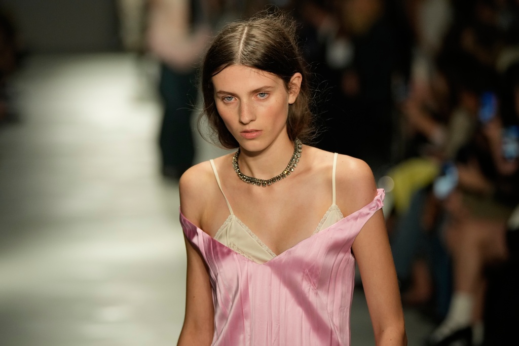 A model wears a creation part of the N21 women's Spring-Summer 2026 collection, that was presented in Milan, Italy, Wednesday, Sept. 24, 2025. (AP Photo/Luca Bruno).