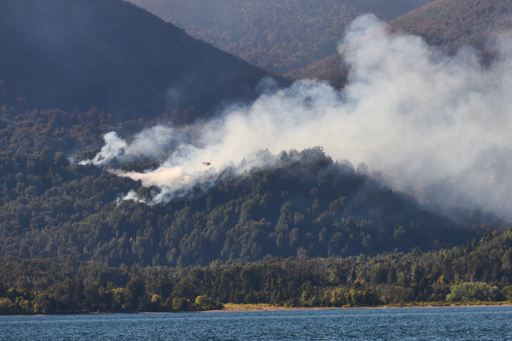Wildfires burn in Los Alerces National Park in Argentina, Saturday, Jan. 31, 2026. (AP Photo/Victor R. Caivano)