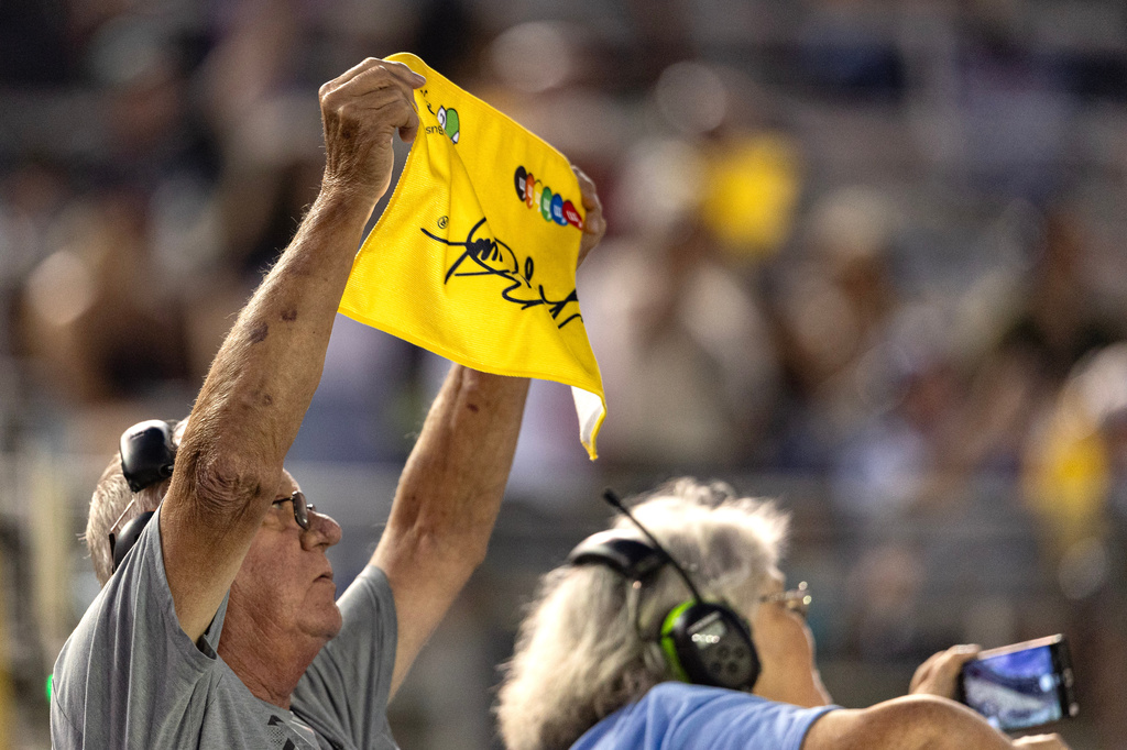 A fan holds up a yellow towel on the 18th lap to honor the late Kyle Busch during a NASCAR Cup Series auto race Saturday, Sept. 19, 2026, in Bristol, Tenn. (AP Photo/Wade Payne)