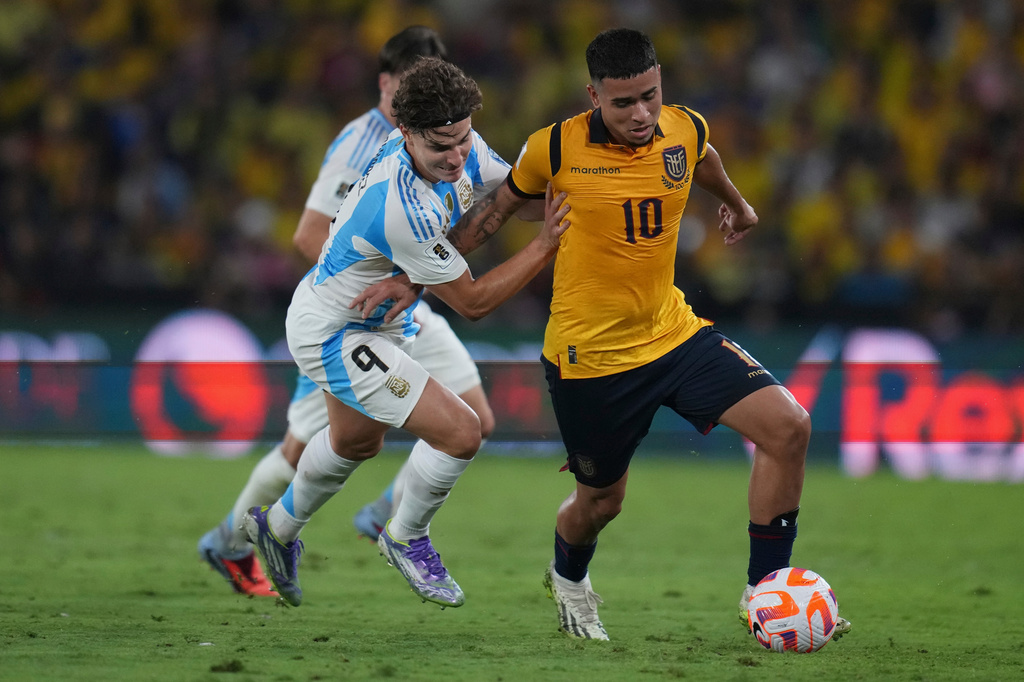 FILE - Ecuador's Kendry Paez (10) and Argentina's Julian Alvarez battle for the ball during a World Cup 2026 qualifying soccer match at Banco Pichincha stadium in Guayaquil, Ecuador, Tuesday, Sept. 9, 2025. (AP Photo/Dolores Ochoa, File)