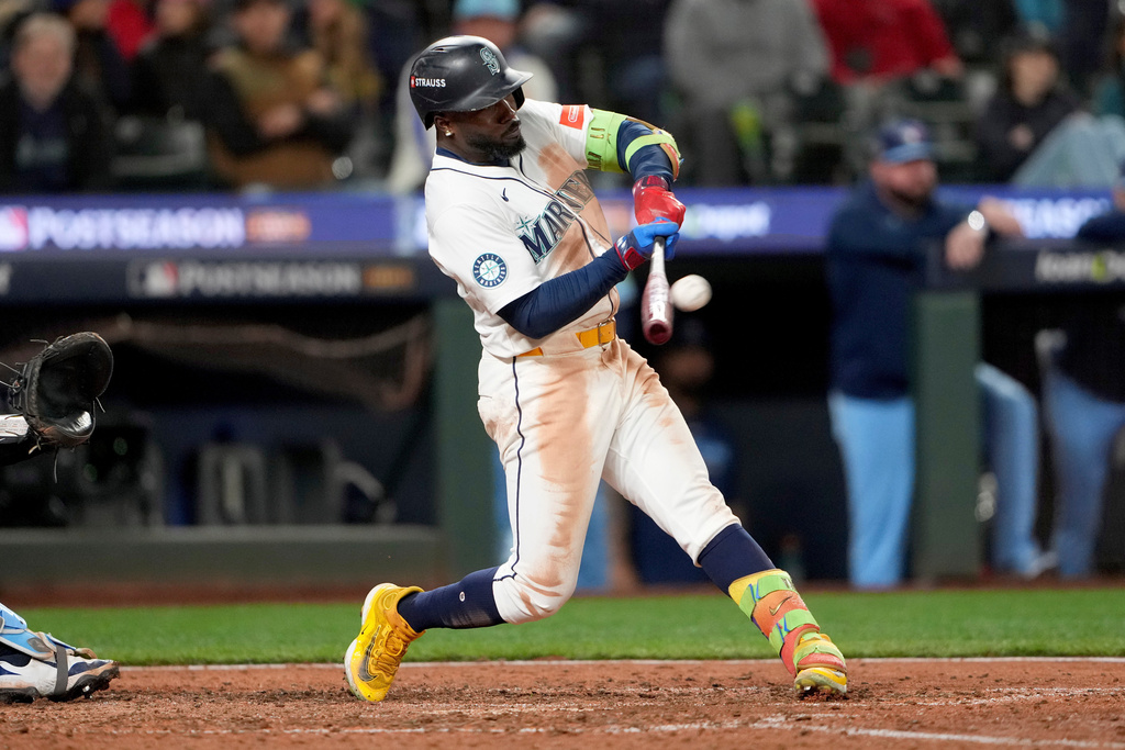 FILE - Seattle Mariners' Randy Arozarena connects for a solo home run against the Toronto Blue Jays during the eighth inning in Game 3 of baseball's American League Championship Series, Oct. 15, 2025, in Seattle. (AP Photo/Lindsey Wasson, File)