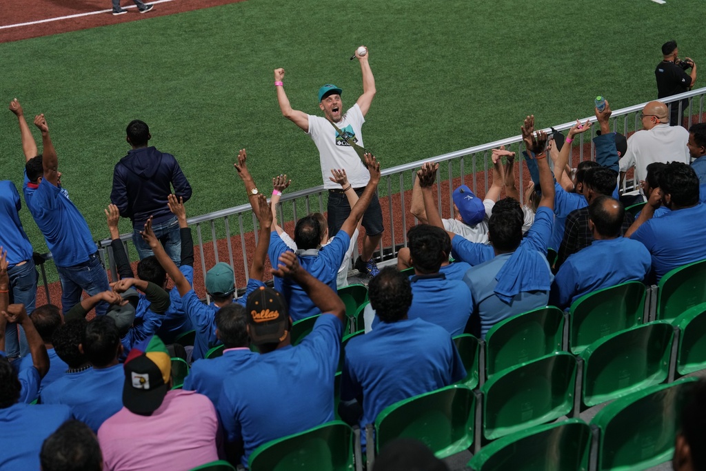 Karachi fans react during the league's opening baseball game at the new Barry Larkin Field in Ud al-Bayda, on the outskirts of Dubai, United Arab Emirates, Friday, Nov. 14, 2025. (AP Photo/Fatima Shbair)