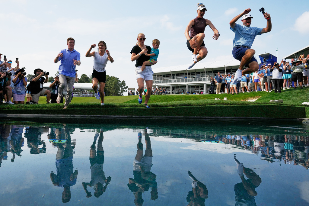 Nelly Korda celebrates by jumping in the water after winning the Chevron Championship LPGA golf tournament Sunday, April 26, 2026, in Houston. (AP Photo/David J. Phillip)