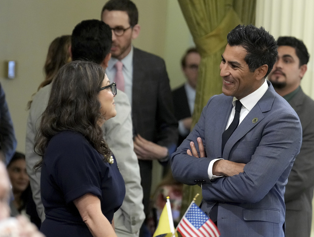 Assembly Speaker Robert Rivas talks with Democratic Assembly member Esmeralda Soria, left, during at the Capitol in Sacramento, Calif., Thursday, Sept. 11, 2025. (AP Photo/Rich Pedroncelli)