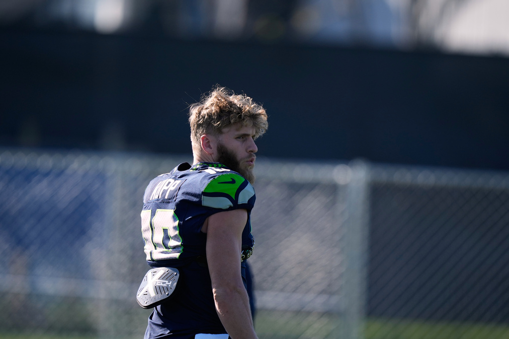 Seattle Seahawks wide receiver Cooper Kupp (10) arrives during an NFL Super Bowl football practice on Wednesday, Feb. 4, 2026, in San Jose, Calif., ahead of Super Bowl 60 between the New England Patriots and the Seattle Seahawks. (AP Photo/Brynn Anderson)