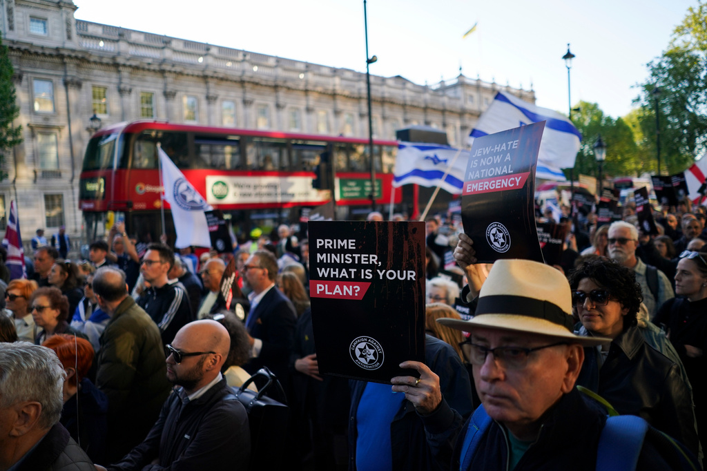 Protesters gather near Downing Street during a Campaign Against Antisemitism 'national emergency' rally after the Golders Green knife attack in London, Thursday, April 30, 2026. (AP Photo/Alberto Pezzali)