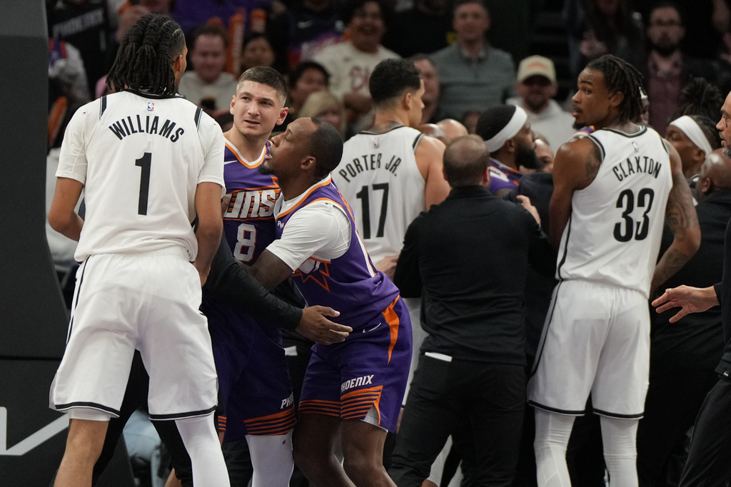 Phoenix Suns guard Grayson Allen (8) and Brooklyn Nets forward Ziaire Williams (1) get separated during the second half of an NBA basketball game, Tuesday, Jan. 27, 2026, in Phoenix. (AP Photo/Rick Scuteri)