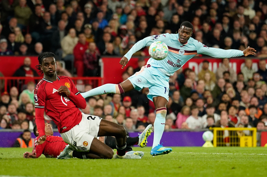 Brentford's Dango Ouattara shoots during the Premier League soccer match between Manchester United and Brentford in Manchester, England, Monday, April 27, 2026. (AP Photo/Dave Thompson)