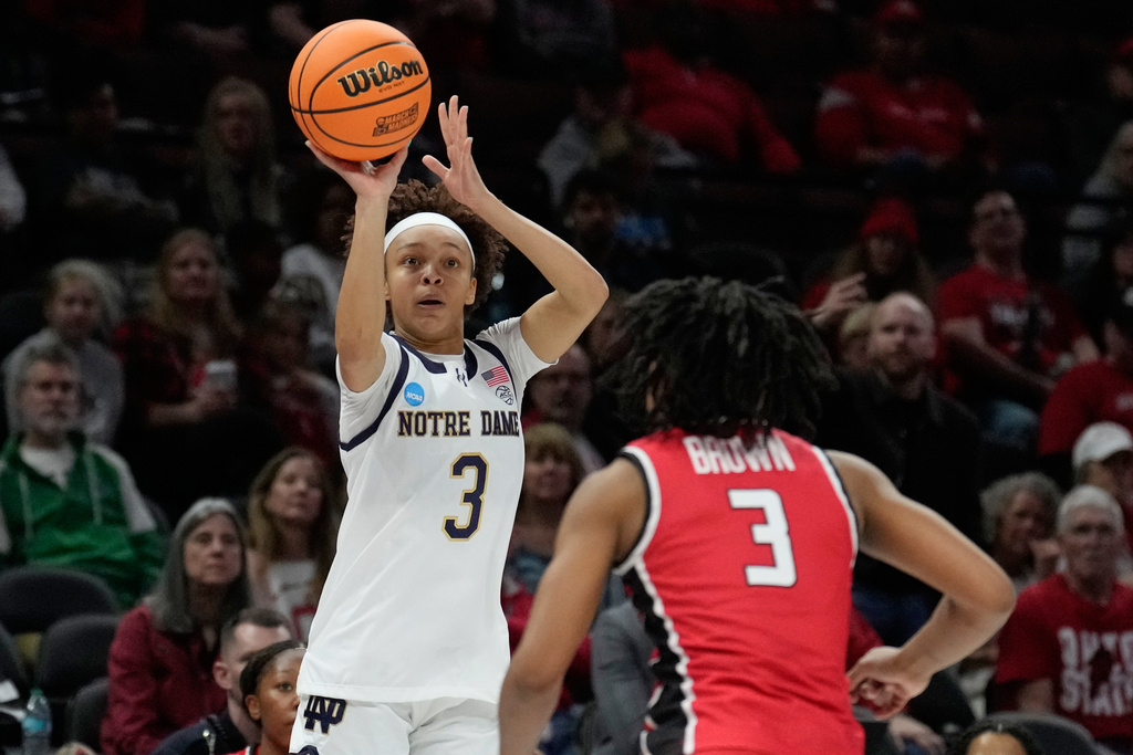 Notre Dame guard Hannah Hidalgo (3) shoots over Fairfield guard Janelle Brown (3) during the first half in the first round of the NCAA college basketball tournament, Saturday, March 21, 2026, in Columbus, Ohio. (AP Photo/Sue Ogrocki)
