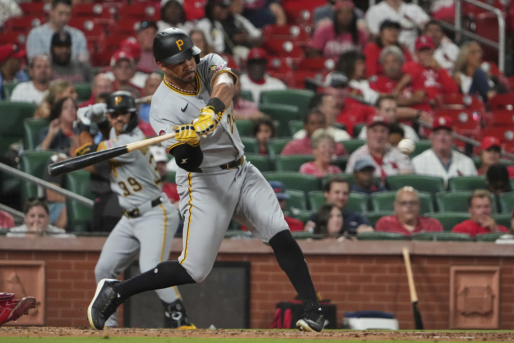 Pittsburgh Pirates' Tommy Pham hits a two-run single during the sixth inning of a baseball game against the St. Louis Cardinals Wednesday, Aug. 27, 2025, in St. Louis. (AP Photo/Jeff Roberson)