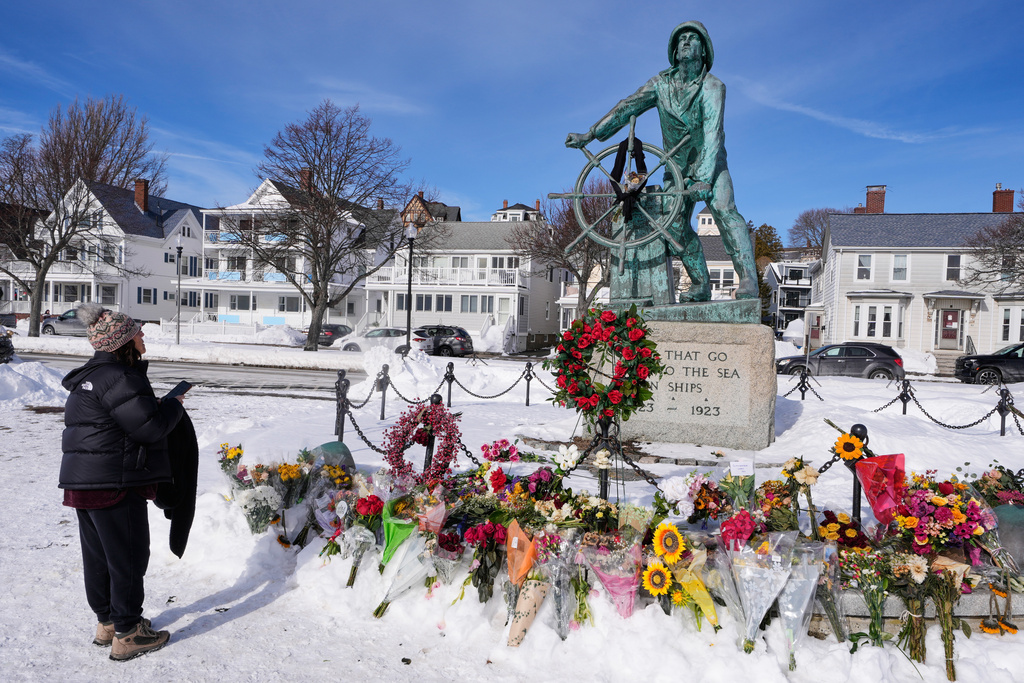Christine Porper of Gloucester, Mass. pauses at the fisherman's memorial near the homeport of a fishing boat that went missing with seven onboard, Monday, Feb. 2, 2026, in Gloucester, Mass. (AP Photo/Charles Krupa)