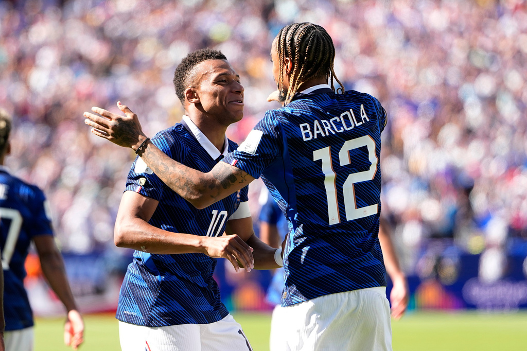France's Bradley Barcola, right, celebrates with Kylian Mbappe after scoring his side's second goal during the World Cup Group I soccer match between France and Senegal in East Rutherford, N.J., near New York, Tuesday, June 16, 2026. (AP Photo/Frank Franklin II)
