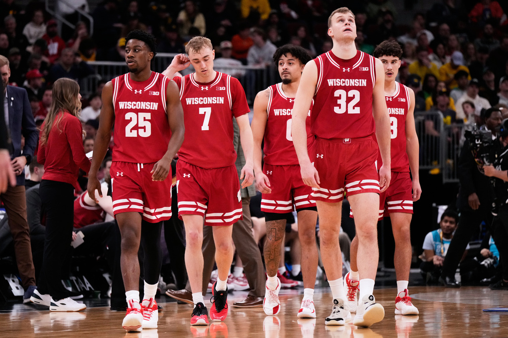 Wisconsin players walk the court during the second half of an NCAA college basketball game against Michigan in the semifinals of the Big 10 Conference tournament, Saturday, March 14, 2026, in Chicago. (AP Photo/Nam Y. Huh)