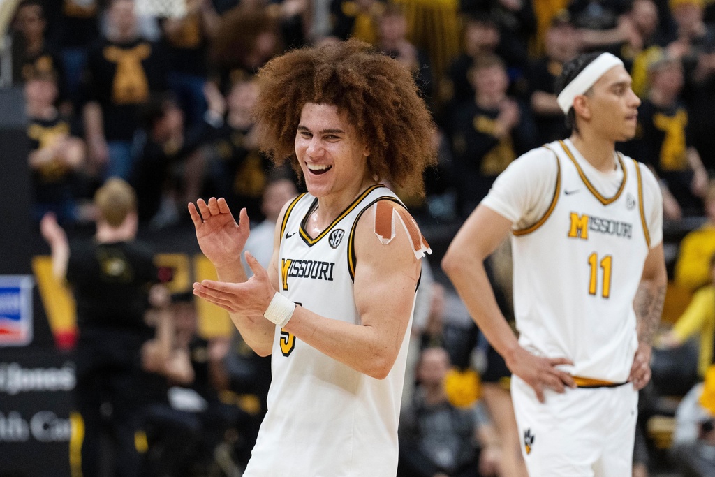 Missouri's T.O. Barrett, left, and Trent Pierce (11) celebrate their victory over Tennessee during the second half of an NCAA basketball game Tuesday, Feb. 24, 2026, in Columbia, Mo. (AP Photo/L.G. Patterson)