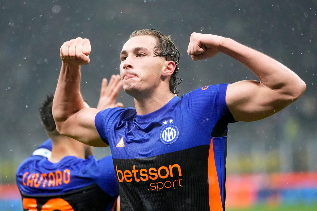 Inter Milan's Francesco Pio Esposito celebrates after scoring his side's third goal during a Serie A soccer match between Inter Milan and Pisa, in Milan, Italy, Friday, Jan. 23, 2026. (AP Photo/Luca Bruno)