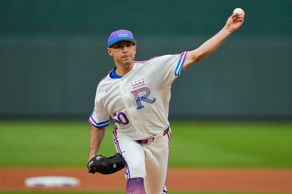 Kansas City Royals starting pitcher Kris Bubic throws during the first inning of a baseball game against the Chicago White Sox, Friday, April 10, 2026, in Kansas City, Mo. (AP Photo/Charlie Riedel)