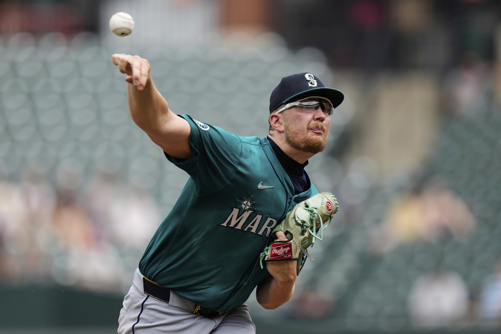 Seattle Mariners starting pitcher Logan Evans delivers during the first inning of a baseball game against the Baltimore Orioles, Thursday, Aug. 14, 2025, in Baltimore. (AP Photo/Stephanie Scarbrough)