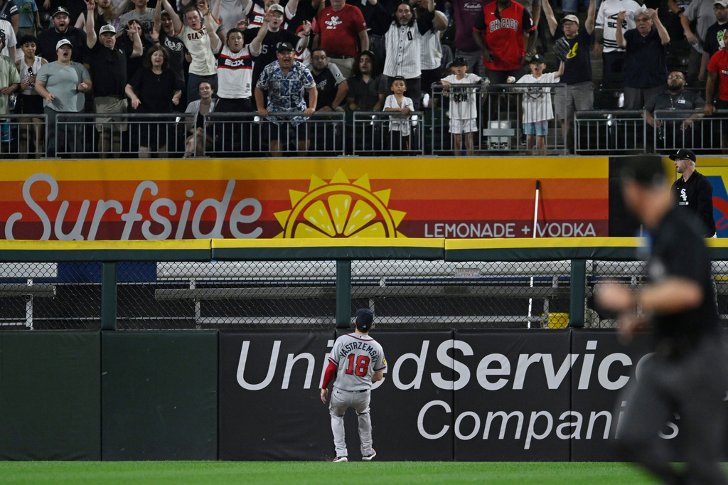 Atlanta Braves left fielder Mike Yastrzemski (18) watches Chicago White Sox's Braden Montgomery's walk-off two-run home run in the 10th inning of a baseball game to defeat the Atlanta Braves in Chicago, Tuesday, June 9, 2026. (AP Photo/Paul Beaty)