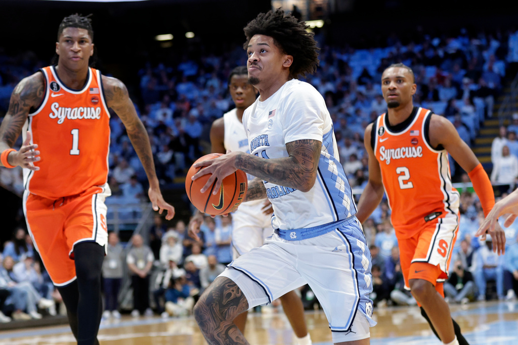North Carolina forward Jonathan Powell, center, drives against Syracuse forward Donnie Freeman (1) and guard JJ Starling (2) during the first half of an NCAA college basketball game Monday, Feb. 2, 2026, in Chapel Hill, N.C. (AP Photo/Chris Seward)