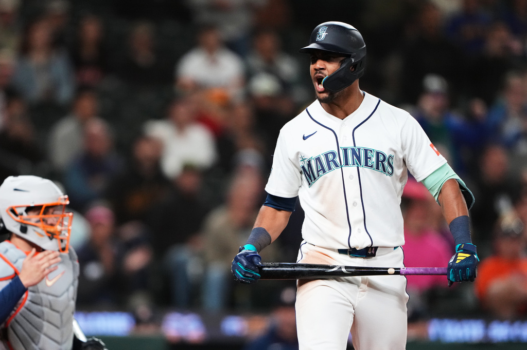 Seattle Mariners' Julio Rodríguez reacts to drawing a bases-loaded walk to drive in a run and tie the game against the Houston Astros during the 10th inning of a baseball game, Wednesday, Sept. 23, 2026, in Seattle. (AP Photo/Lindsey Wasson)
